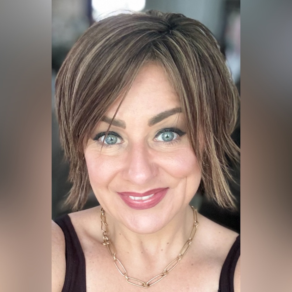 Meet your Posher, Larissa